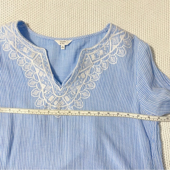 Lightweight Cotton Blue Blouse with White Lace neckline preplum sleeve - Picture 2 of 6